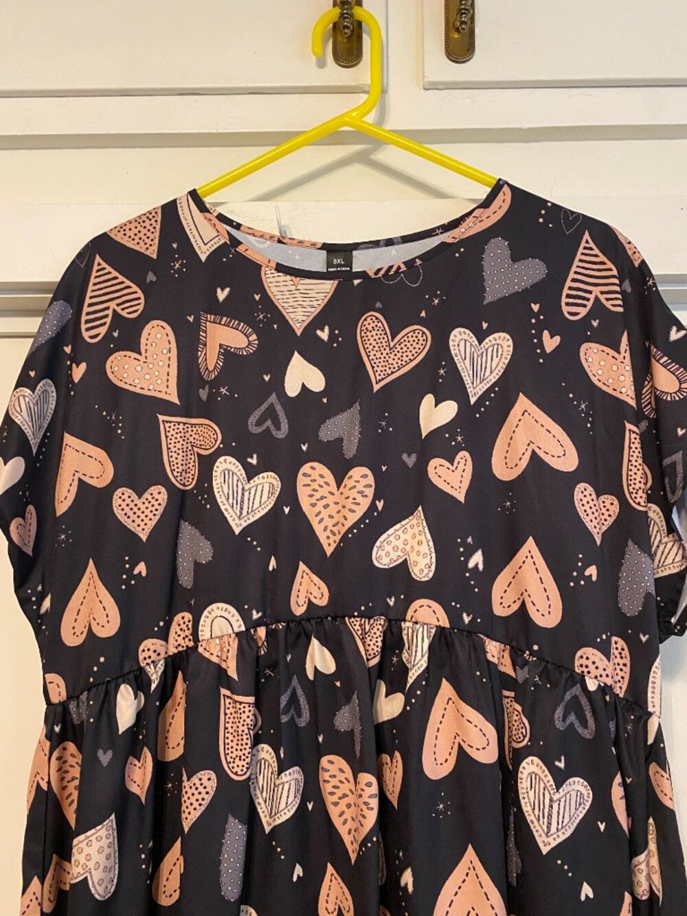 Really cute black, empire style dress, covered w/hearts, size 0XL* - Picture 2 of 9